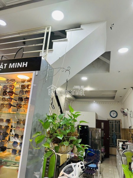 BÁN NHÀ 686 CÁCH MẠNG THÁNG 8, PHƯỜNG 5, QUẬN TÂN BÌNH – 4 TẦNG, NỞ HẬU, GIÁ TỐT