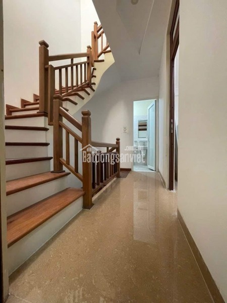 Cho thuê Nhà căn góc, mới, thang máy,vỉa hè, 113m2- 4T, Trần Nhân Tông_46 Tr