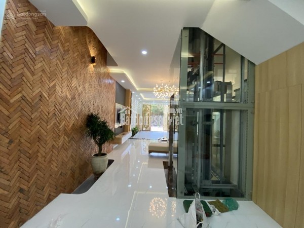 Nhà mới 90m2 - Có thang máy - Đủ nội thất - Giá 14.5 tỷ - Đường D4, Q7