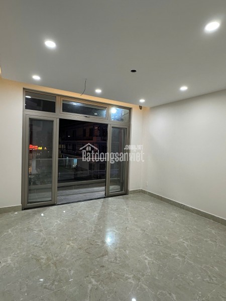 CHO THUÊ NHÀ NGUYÊN CĂN PHAN ĐÌNH PHÙNG P2 ĐÀ LẠT - 5 TẦNG, 8PN, THANG MÁY, MẶT BẰNG KD