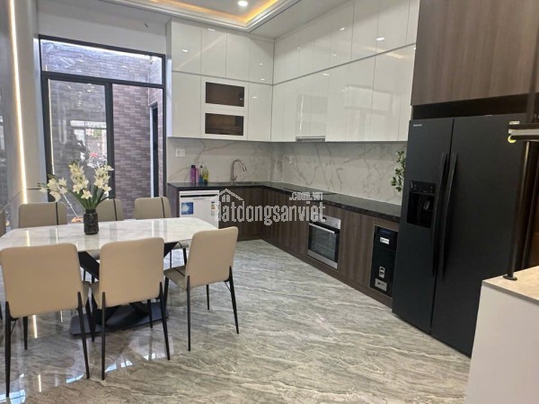 HXH 83m2 - Giá 7.5 tỷ - 4 tầng - 4PN - 1806 Huỳnh Tấn Phát - Nhà Bè