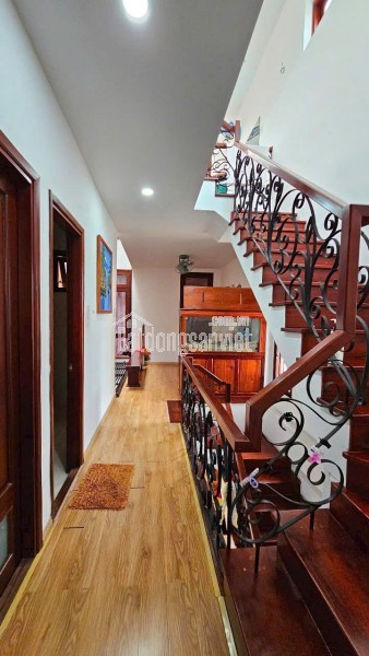 bán khách sạn 2 mặt tiền đường Phạm Văn Đồng TP Nha Trang, Tỉnh Khánh Hoà .
Diện tích 93 m2 Giá