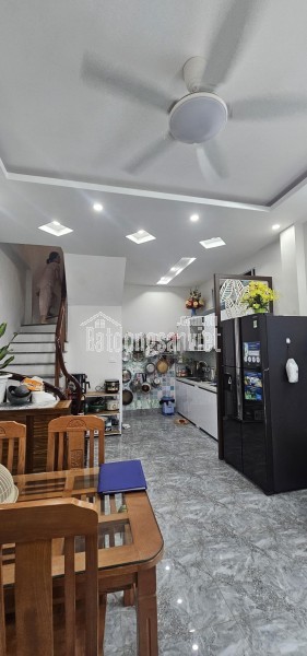 NHÀ ĐẸP LONG LANH- LÔ GÓC THOÁNG SÁNG- CÁCH Ô TÔ 50m- MẶT TIỀN RỘNG- GIÁ TỐT NHẤT KHU VỰC