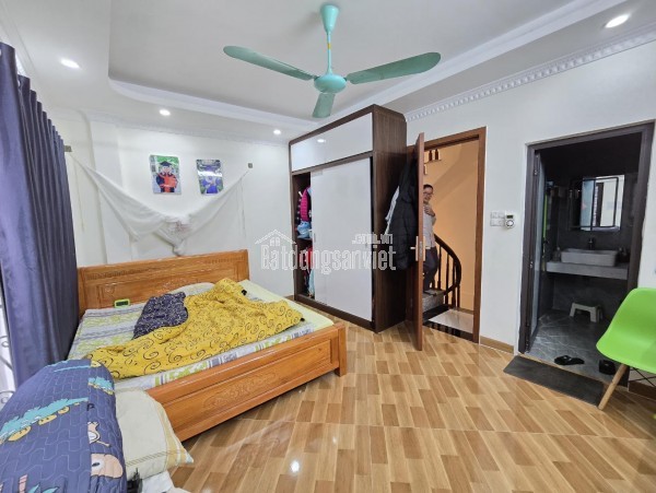 Bán nhanh căn hộ 70m² – 2PN, 2WC tại CT Thạch Bàn, Long Biên – Sổ đỏ chính chủ, giá 3.8 tỷ