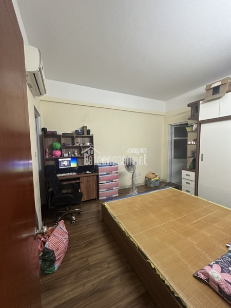 Bán nhanh căn hộ 70m² – 2PN, 2WC tại CT Thạch Bàn, Long Biên – Sổ đỏ chính chủ, giá 3.8 tỷ