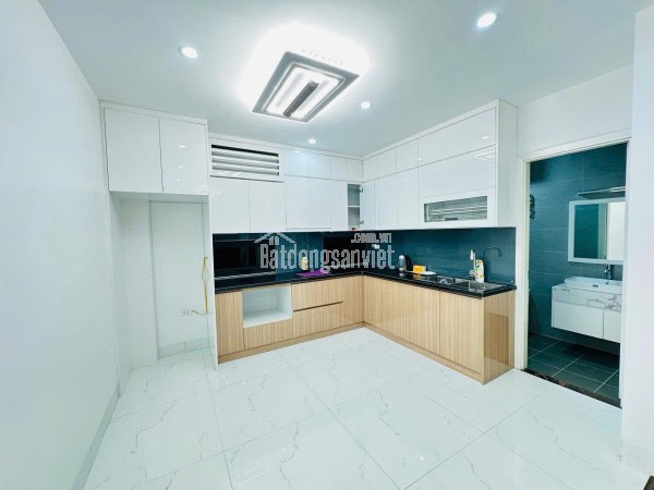 VIP Hoàng Quốc Việt Cầu Giấy PL oto thang máy nhỉnh 25 tỷ 60m x 6t.