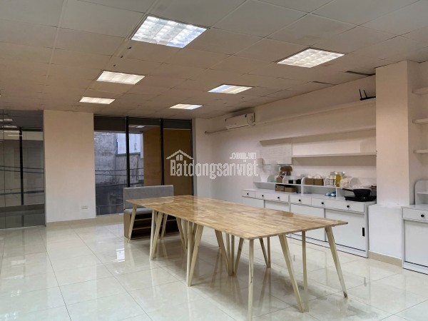 Vì chuyển xưởng nến nên mình đang có mặt sàn trống 80m2 muốn cho thuê