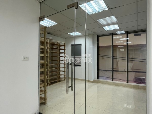 Vì chuyển xưởng nến nên mình đang có mặt sàn trống 80m2 muốn cho thuê