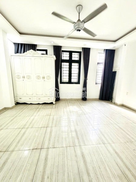Bán Nhà Cấp 4, Phường Hiệp Tân, Tân Phú, Hẻm xe hơi 12m, diện tích 110m2, giá 9.3 tỷ.