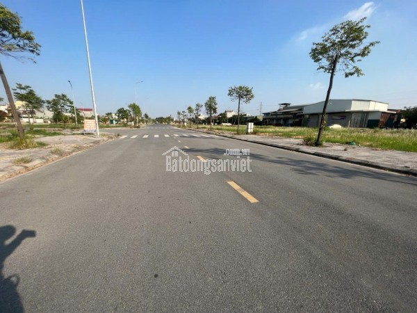 Tọa lạc tại Bảo Long New City, Hương Mạc, Từ Sơn, Bắc Ninh, đất nền này có diện tích 100m2 và giá