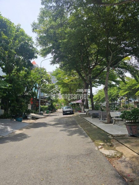 Nhà phố 90m2 - Giá 11.2 tỷ - View sông mộng mơ - Đường số D5A - Quận 7