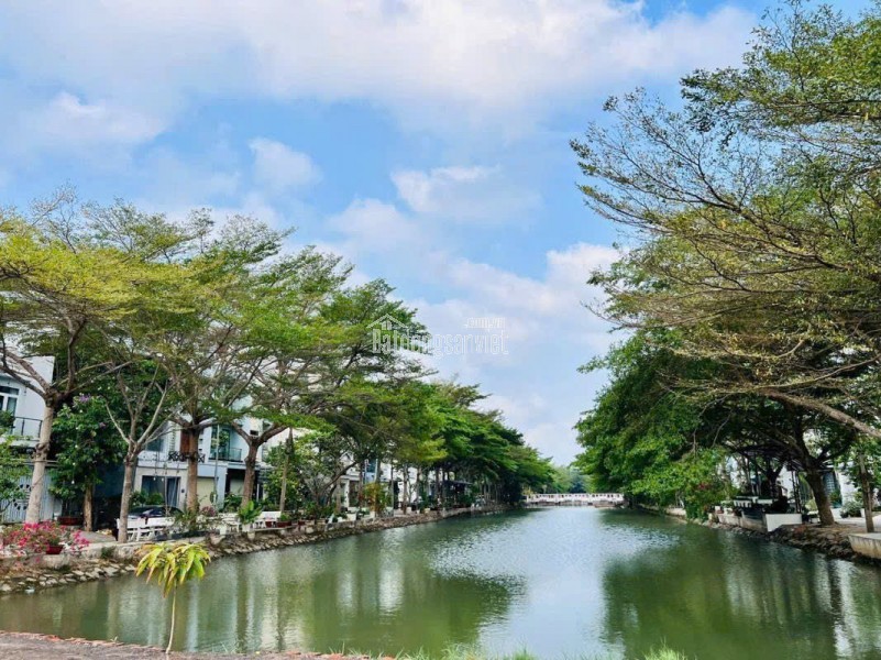 Nhà phố 90m2 - Giá 11.2 tỷ - View sông mộng mơ - Đường số D5A - Quận 7