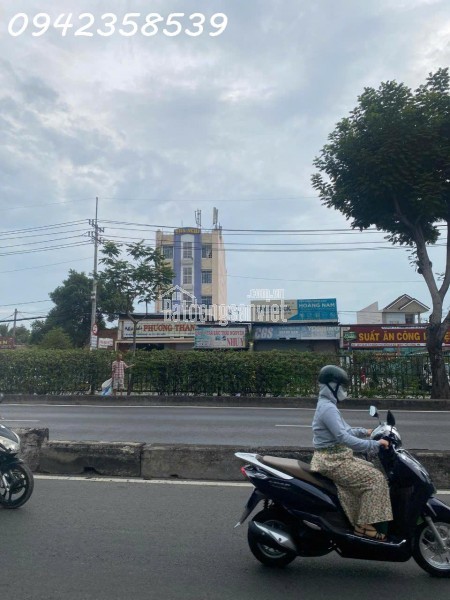 KHÁCH SẠN 3 tầng ngang 8×26 m tổng 991m sàn 45 PHÒNG