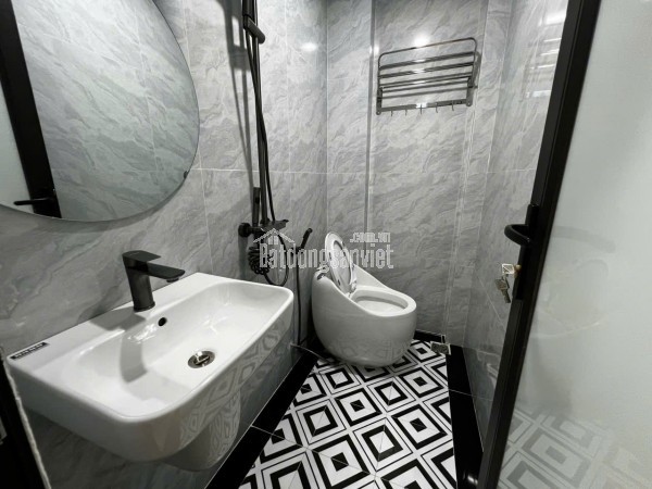 BÁN NHÀ THANG MÁY 6 tầng 32m cực đẹp Kim Ngưu, HBT