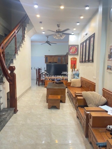 NHA DAN XAY- O TO DE NGAY DEM - GIAO THONG THUAN TIEN