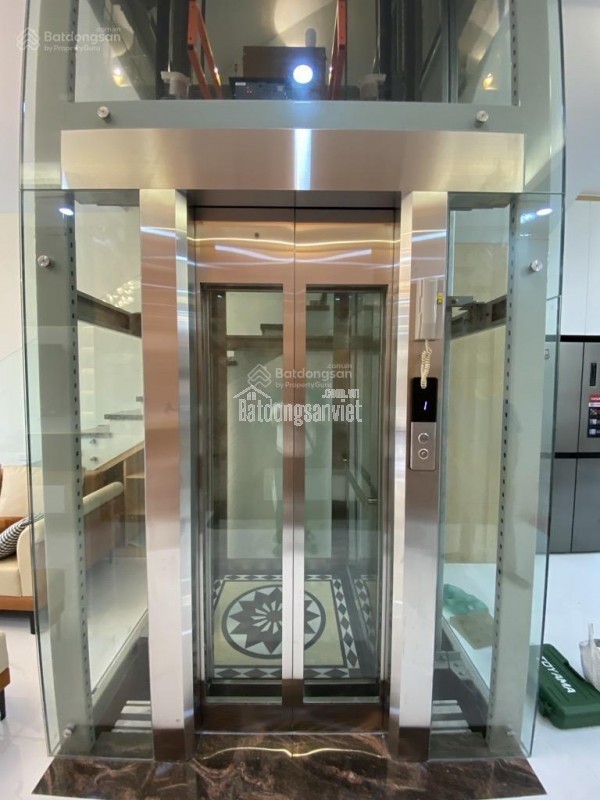 Nhà phố đi thang máy - 90m2 - nội thất xịn - giá 14 tỷ - đường D4, Q7