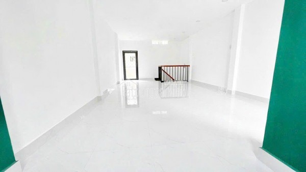 Thuê nhà nguyên căn HXH Q10- Ngang hơn 4m, 4 tầng suốt: 20 tr.LH: 0933910039