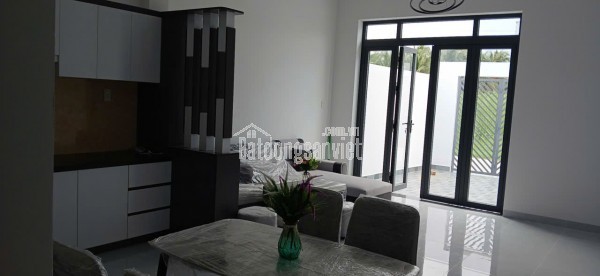 Nhà mới đẹp lung linh. Ngay phía sau BVĐK Tiền Giang mới. TPMỹ Tho. Có sân ô tô 7 chỗ.