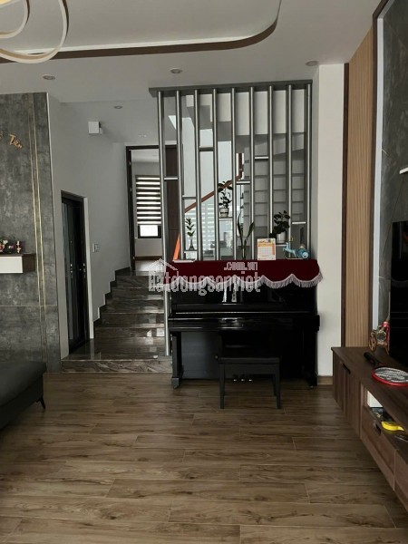 CHO THUÊ NHÀ NGUYÊN CĂN PHÙ ĐỔNG THIÊN VƯƠNG P8 ĐÀ LẠT - 5PN, HẦM ĐẬU XE, FULL NỘI THẤT