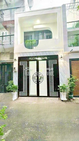Bán nhà Q10, thông CMT8, oto trong nhà, 44M2, cao 2 tầng 2 phòng: Nhỉnh 6 Tỷ.