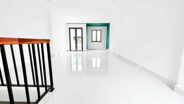 Thuê nguyên căn hẻm xe hơi Q10- Ngang hơn 4m, mới tinh 4 tầng suốt: 20 Triệu. Mr Vũ : 0933910039