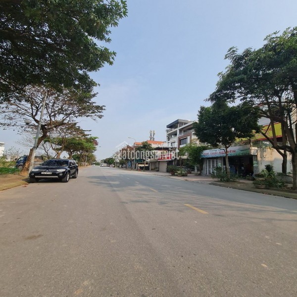 56m2 đất ô tô vào cách cổng chính Học viện Nông nghiệp 120m. Lh 0989894845