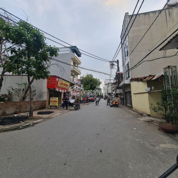 Nhà trục đường kinh doanh Trâu Quỳ, Gia Lâm, cạnh Học viện Vnua. 8 tỷ x. Lh 0989894845