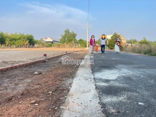 Bán 3 lô đất nền thổ cư xã MinhThạnh, TP.Hồ Chí Minh, 200m2 chỉ với 350 triệu, sổ sẵn, thổ cư 100m
