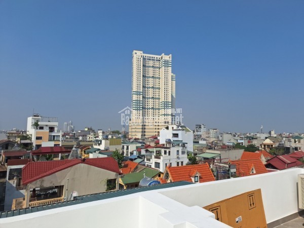 BÁN ĐẤT NGỌC THỤY - VỊ TRÍ ĐẮC ĐỊA TRUNG TÂM
📍 Diện tích: 176m²
📏 Mặt tiền: 7.6m – Hậu: