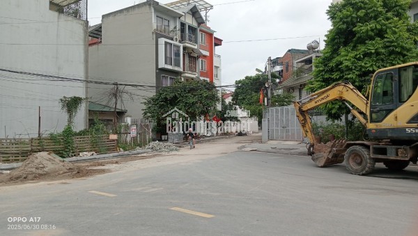 BÁN ĐẤT NGỌC THỤY - VỊ TRÍ ĐẮC ĐỊA TRUNG TÂM
📍 Diện tích: 176m²
📏 Mặt tiền: 7.6m – Hậu: