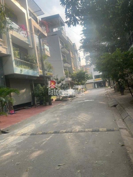 68m2 TẶNG NHÀ C4, PHÂN LÔ, VỈA HÈ RỘNG, KINH DOANH, Ở SƯỚNG, NGAY CỔNG CHÀO HOÀI ĐỨC