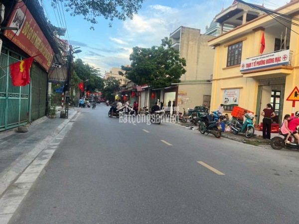 Bán nhà riêng tại KĐT Phù Khê, 2,7 tỷ, 50m2, mặt tiền 4m, pháp lý đầy đủ, uy tín!
Phù Khê, Phù
