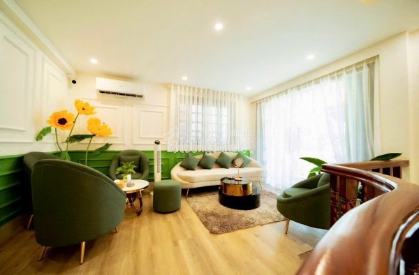Thuê nguyên căn hẻm xe hơi Q10- Ngang hơn 4m, mới tinh 4 tầng suốt: 20 Triệu. Mr Vũ: 0933910039