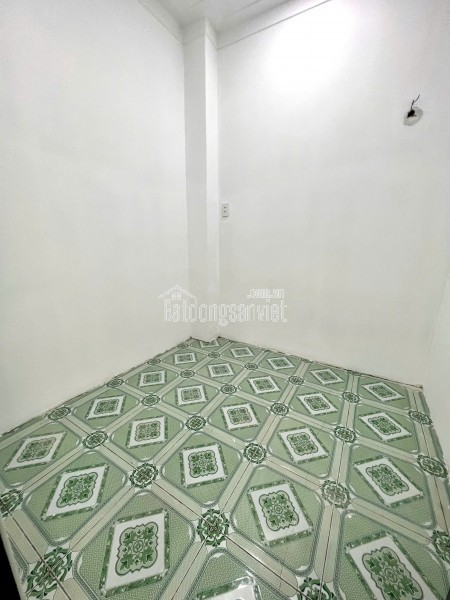 bán nhà đường trương thị hoa quận 12 giá 2.3 tỷ tl 2pn , 2 wc hẻm xe hơi