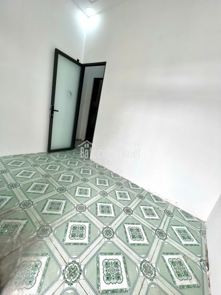 bán nhà đường trương thị hoa quận 12 giá 2.3 tỷ tl 2pn , 2 wc hẻm xe hơi