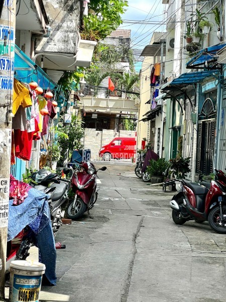 bán nhà đường trương thị hoa quận 12 giá 2.3 tỷ tl 2pn , 2 wc hẻm xe hơi