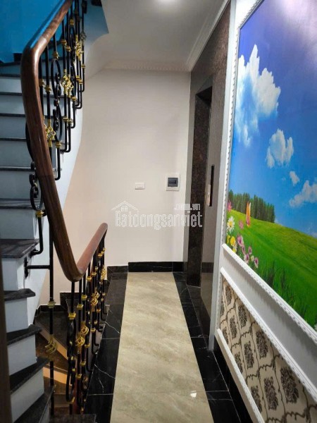 Nhà gần Lạc Long Quân – 33m2 x 5 tầng – Ô tô cách 30m – GIÁ 8.3 TỶ
