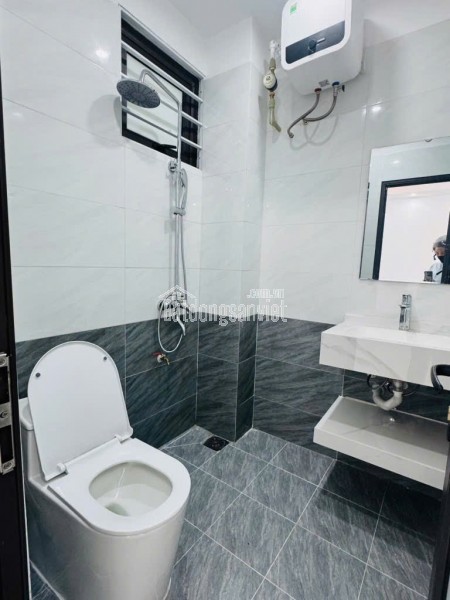 Nhà gần Lạc Long Quân – 33m2 x 5 tầng – Ô tô cách 30m – GIÁ 8.3 TỶ