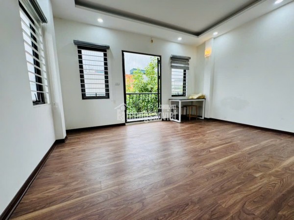 BÁN NHÀ SĐCC NGAY- Ngõ 521 Trương Định, q.Hoàng Mai. Ô TÔ VÀO NHÀ - 45m × 6T- Lô góc thoáng , sáng