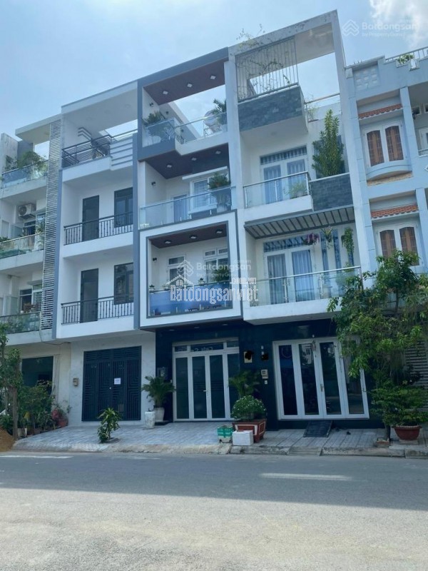 Nhà phố 92.5m2 - giá 13.6 tỷ - đang thu nhập mỗi tháng - đường D1, Q7