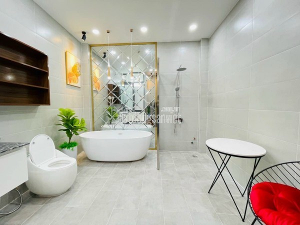 Bán nhà 2MT HXH 16m Dương Quảng Hàm, P6 Gò Vấp. DT: 19mx50m, CN: 915m2. Giá bán: 96 tỷ TL