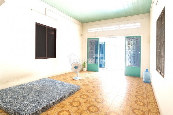 Nhà sát gần Vincom Lê Văn Việt, Xe Hơi Thông, Ngang 4,6m, 116m2, 6.7 Tỷ