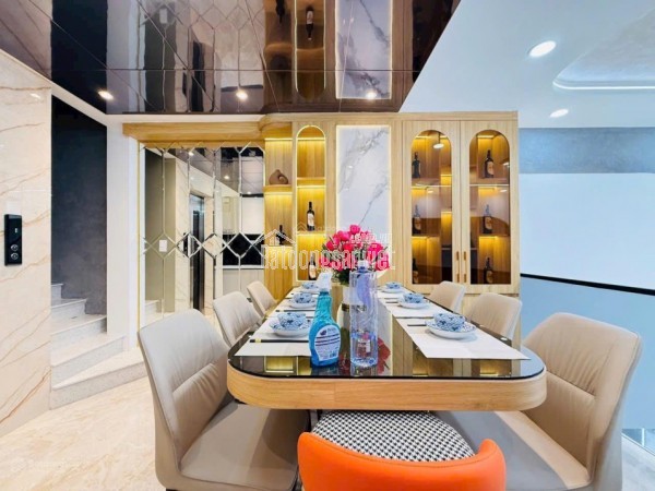 Bán nhà đẹp Hẻm VIP Quang Trung - có Thang máy - Giá bán: 8.65 tỷ Ngang 4m dài 10.68m XD 5 Tầng