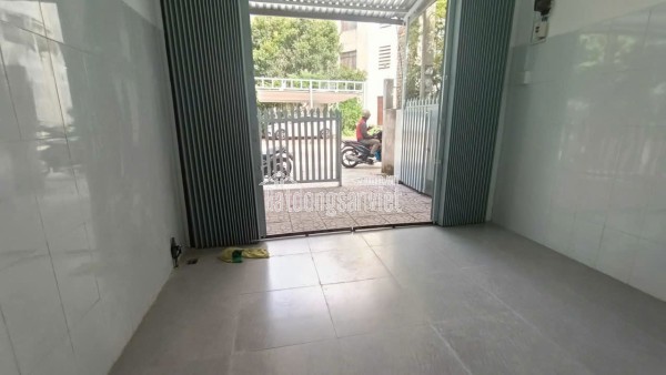 Nhà 5 triệu 1 phòng ngủ KDC 91B ô tô đậu trước nhà