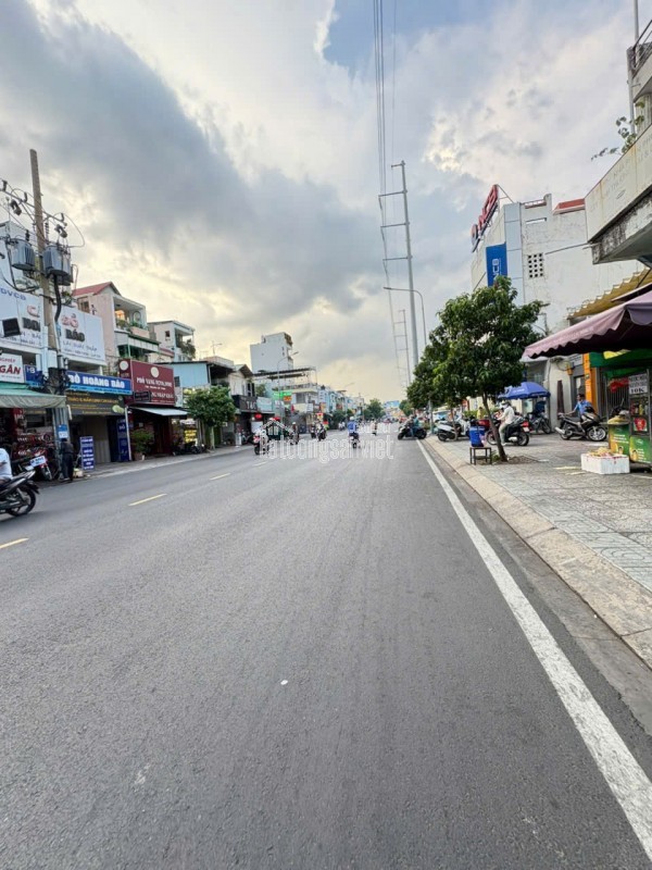Bán nhà MT Lạc Long Quân P.10, Quận 11 giá tốt 24.5ty