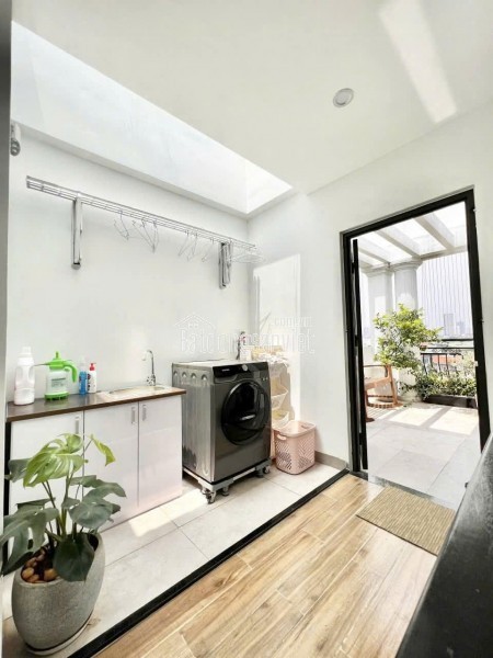 NHÀ ĐẸP- GIÁ TỐT - Vị Trí Đắc Địa Tại Khu Đấu Giá Ngõ Cổng Kiến Hưng, Hà Đông DT 50m2 giá 16,3 tỷ