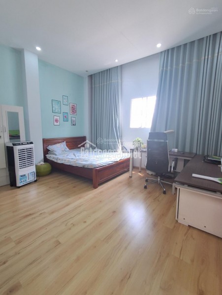 Mặt tiền 90m2 - giá 14.2 tỷ - ngay chợ Phú Thuận - Cao Thị Chính, Q7