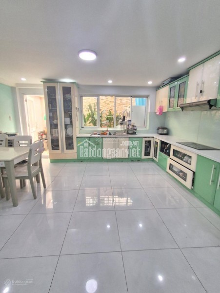 Mặt tiền 90m2 - giá 14.2 tỷ - ngay chợ Phú Thuận - Cao Thị Chính, Q7