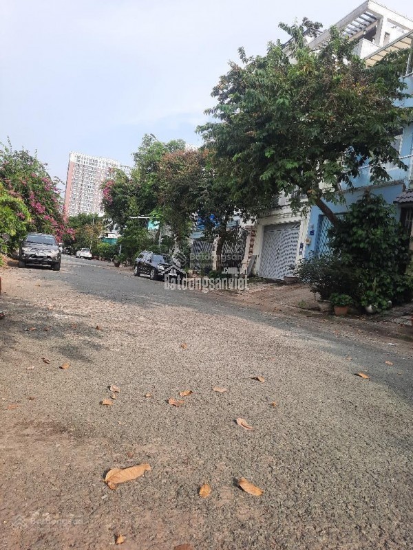 90m2 - giá 13 tỷ - 4 tầng - 4PN - nhà phố gần sông đường D4, Q7