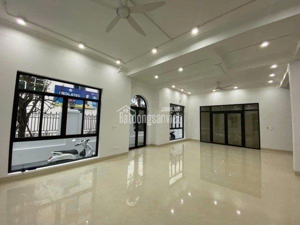 Bán nhà mặt phố Sa Đôi Đại Mỗ Nam Từ Liêm lô góc 3 mặt thoáng diện tích 210m2x 4T MT 15m2 giá 63.9ỷ